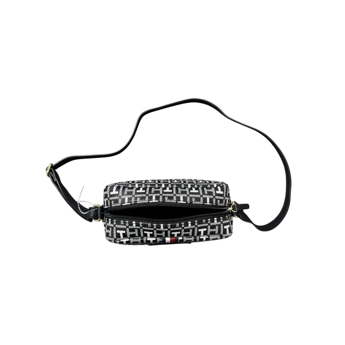Bolsa Crossbody Tommy Hilfiger Color Negro Con Letras Blancas