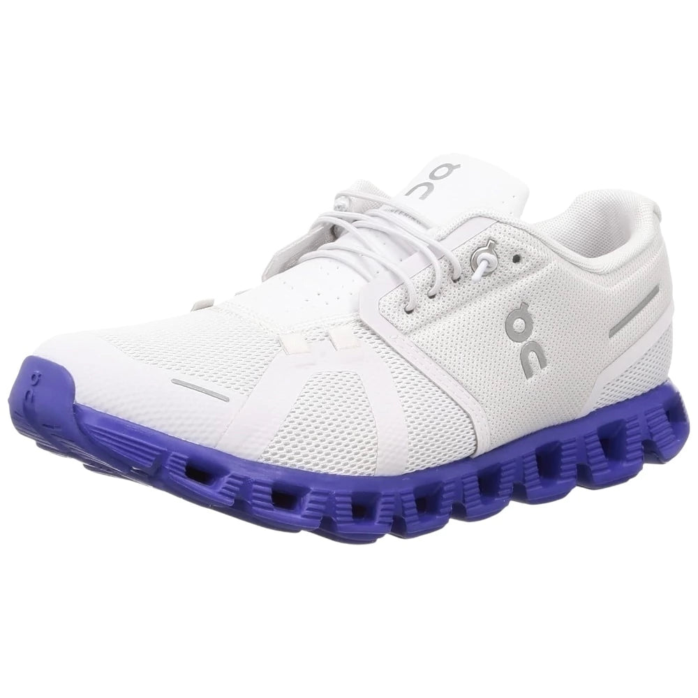 Tenis On Cloud Running Cloud 5 color blanco con suela de goma azul