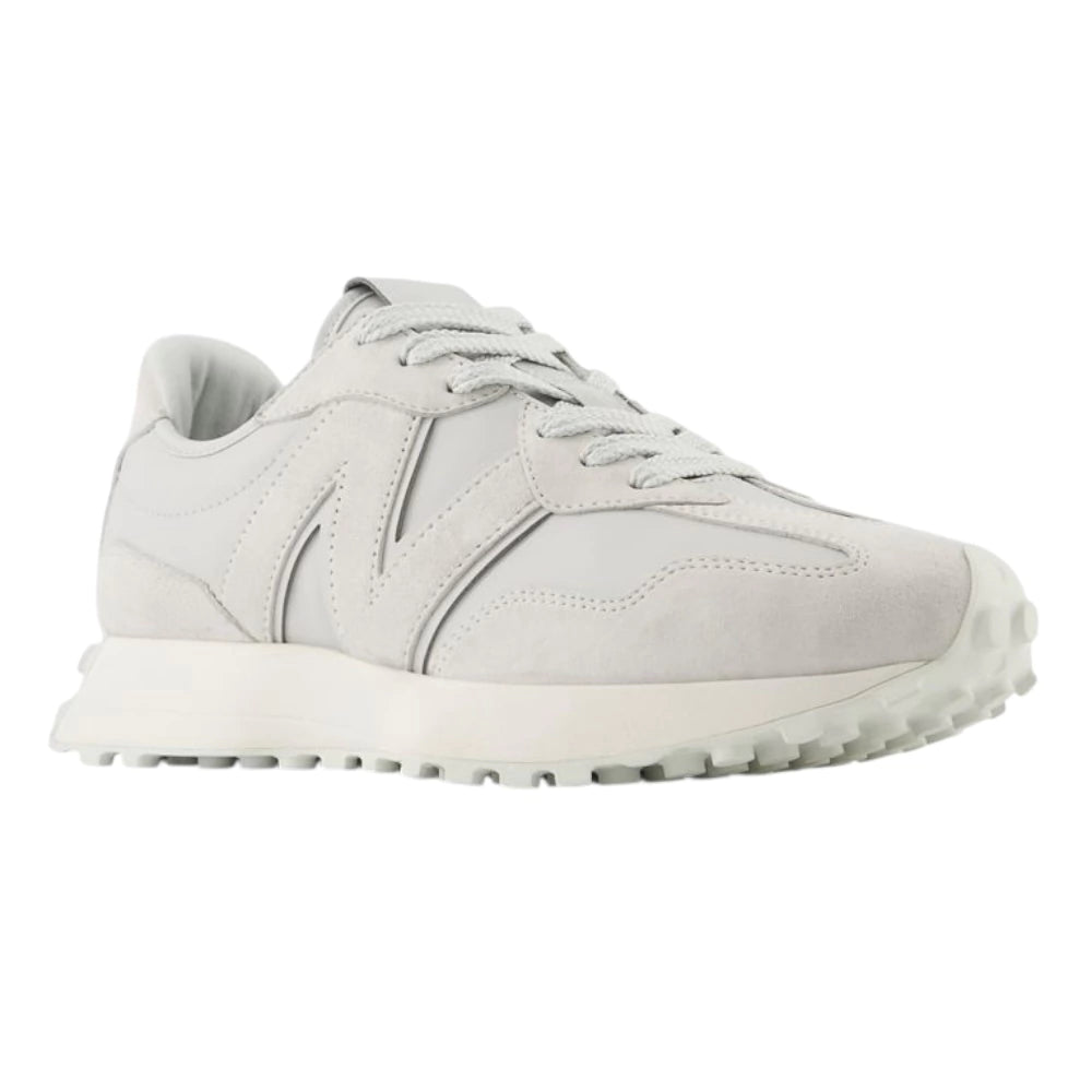 Tenis New Balance color gris con detalles en blanco 321