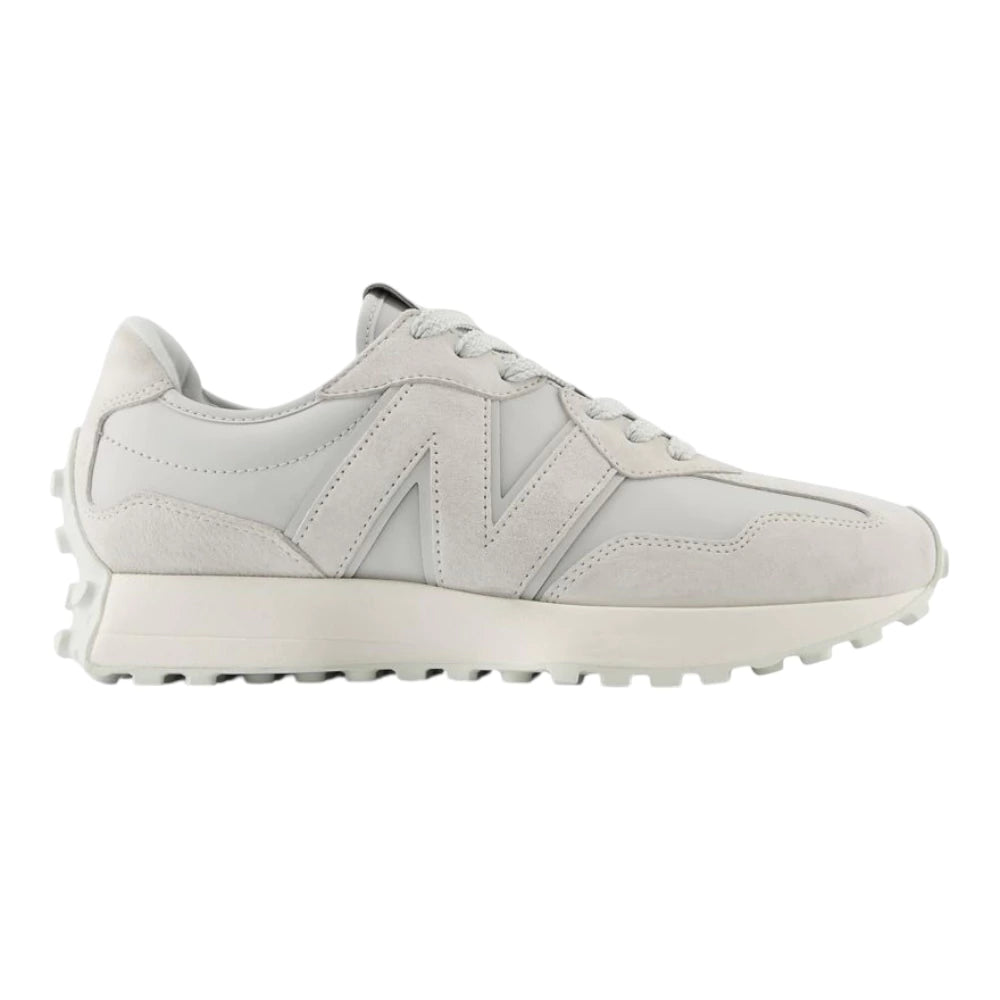 Tenis New Balance color gris con detalles en blanco 321