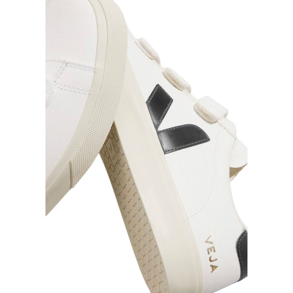 Tenis De Campo Veja Color Blanco Con Logo Negro