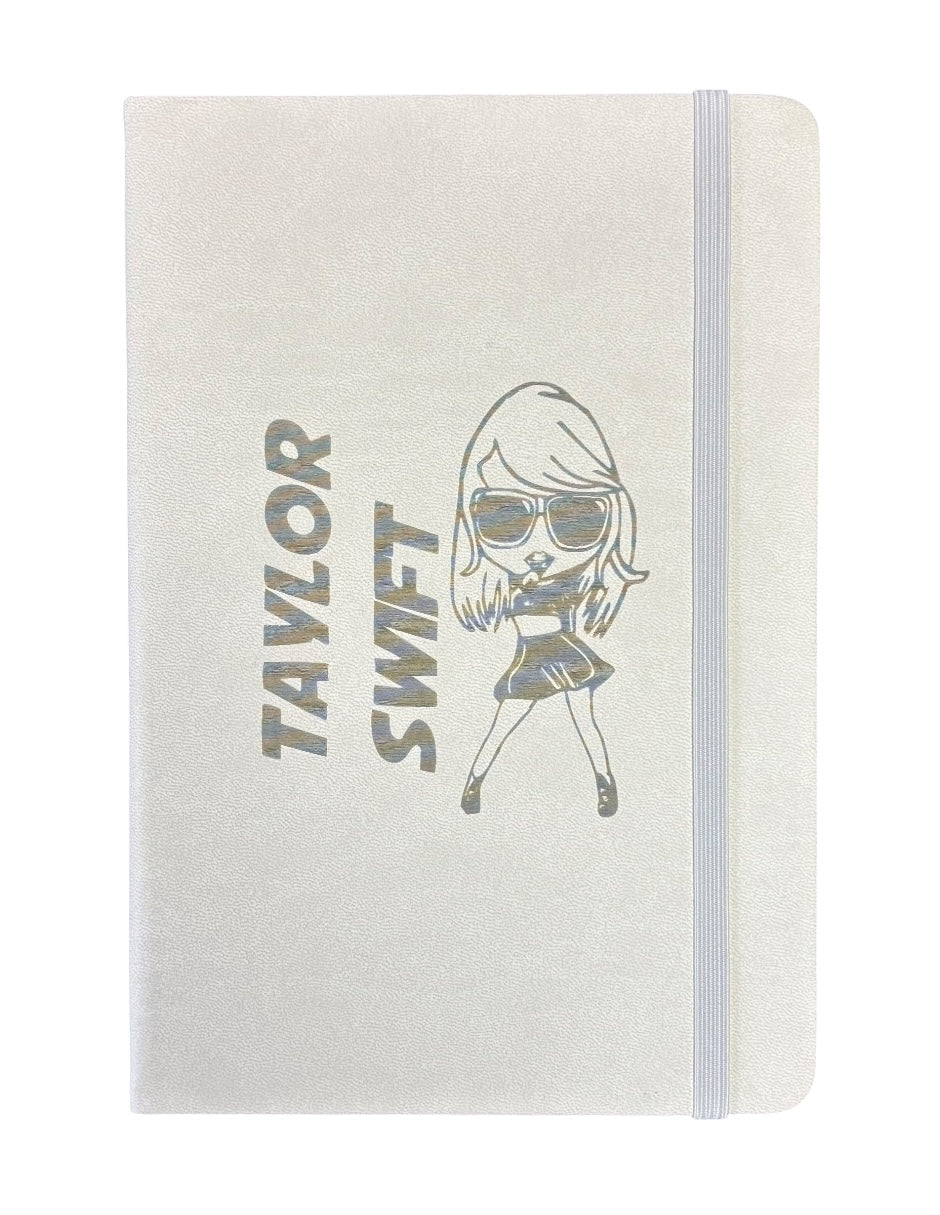Libreta pasta dura color blanco, pasta dura, hojas rayadas, Taylo Swift