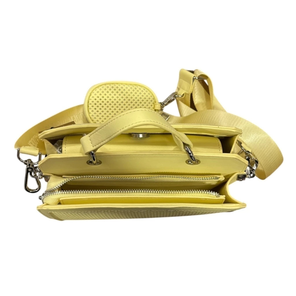 Bolsa Shoulder Bevelyn PERF Steve Madden color Amarillo